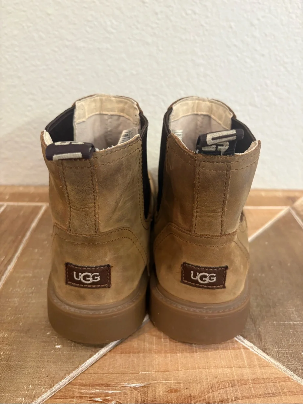 Ugg Kids Bolden Chelsea Weather Boots Size 4 Youth Waterproof Chestnut Brown
